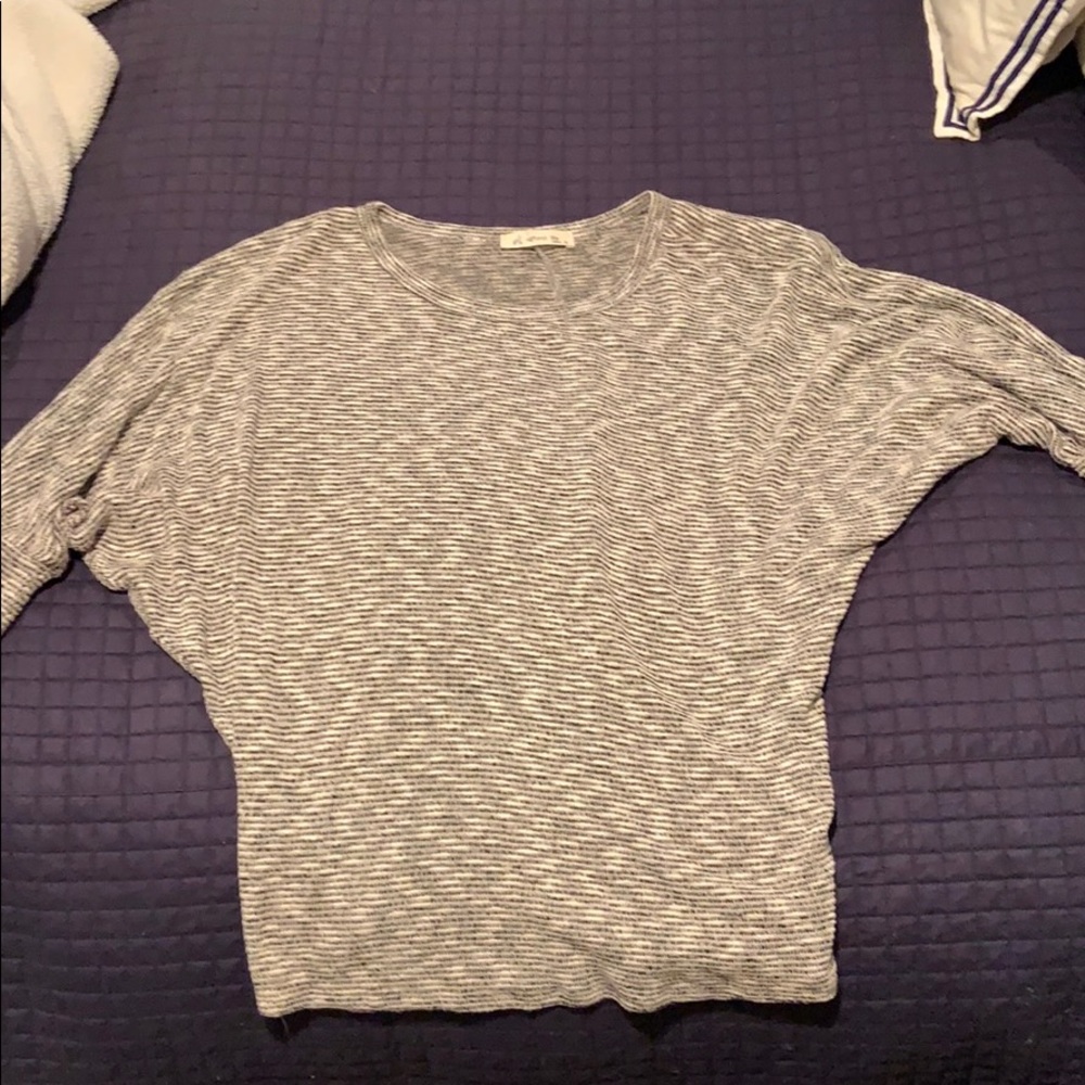 Black and white 3/4 sleeve sweater